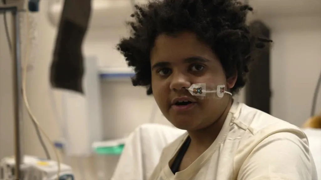 Therapy dog brings Christmas joy to sick children